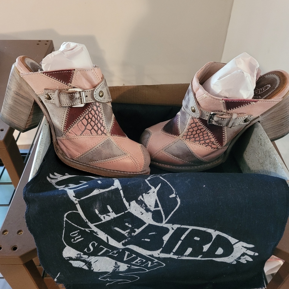 Freebird Beetle Multi Blush Mules. NIB Size 8. 3 Inch Heel. Never worn.